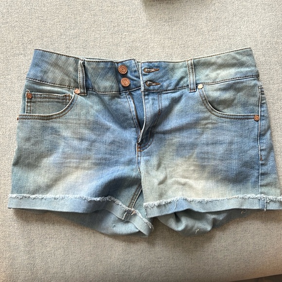Refuge Jean short size 8 - Picture 1 of 4